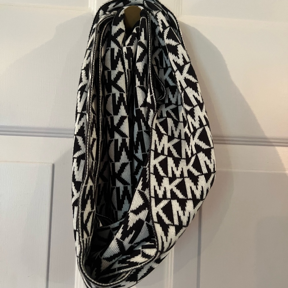 Woman’s scarf